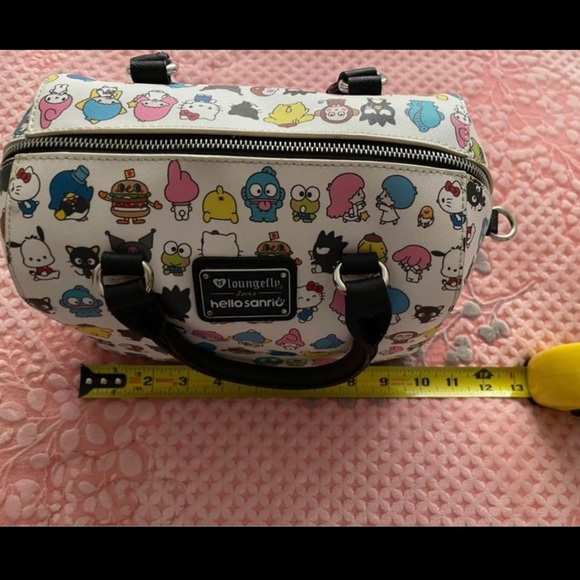 Hello Kitty purse with handle and strap - Picture 3 of 5